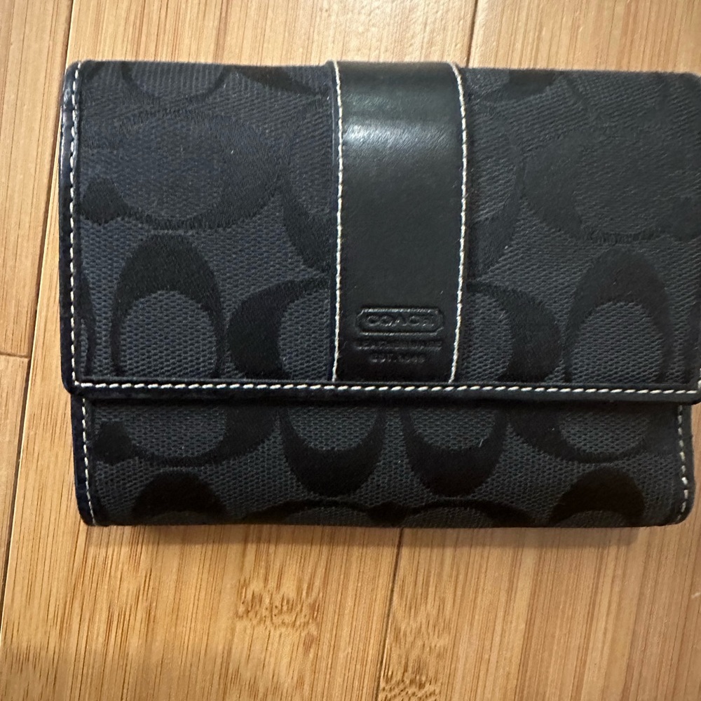 Coach material / leather logo wallet